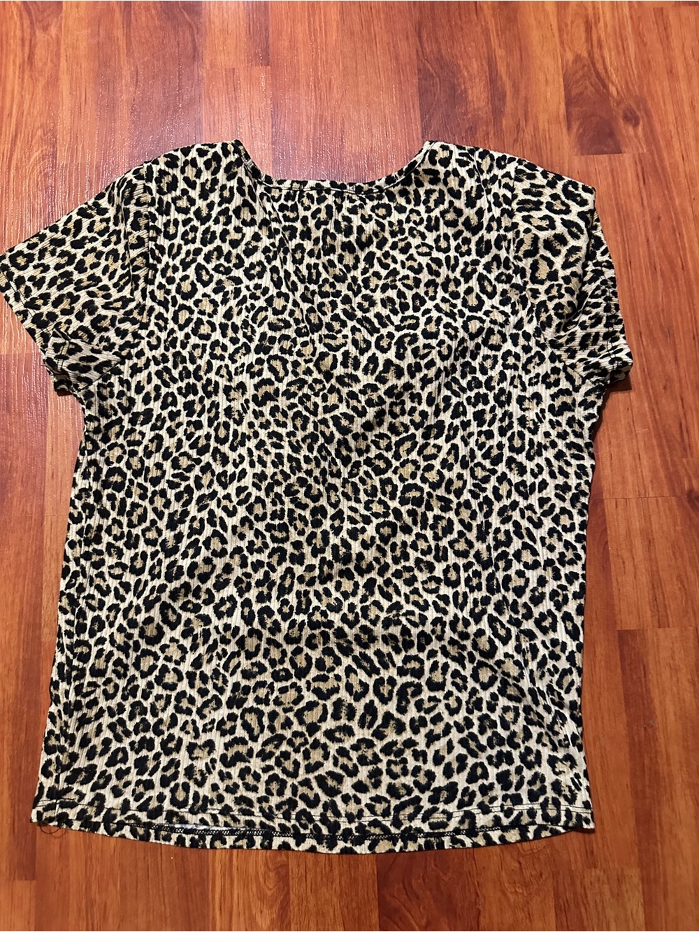 Vibe Leopard Print V-Neck Short Sleeve Top - Tan & Black - Picture 5 of 7